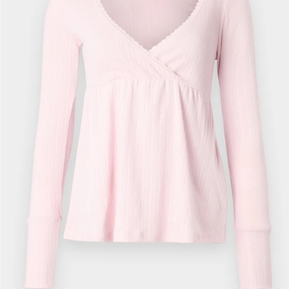 Hollister Dusty Pink Top . Pics of mine are in the end .